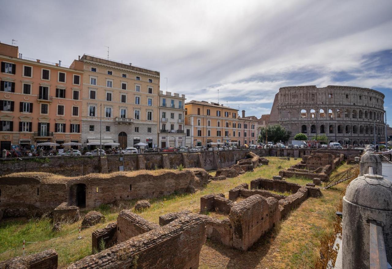 Colosseo Luxe Apartment In The Center Of Рим Екстериор снимка