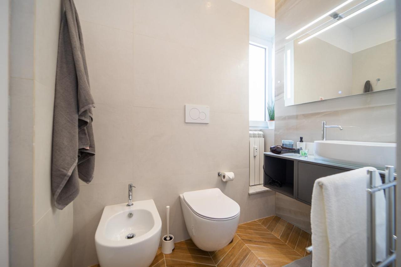 Colosseo Luxe Apartment In The Center Of Рим Екстериор снимка