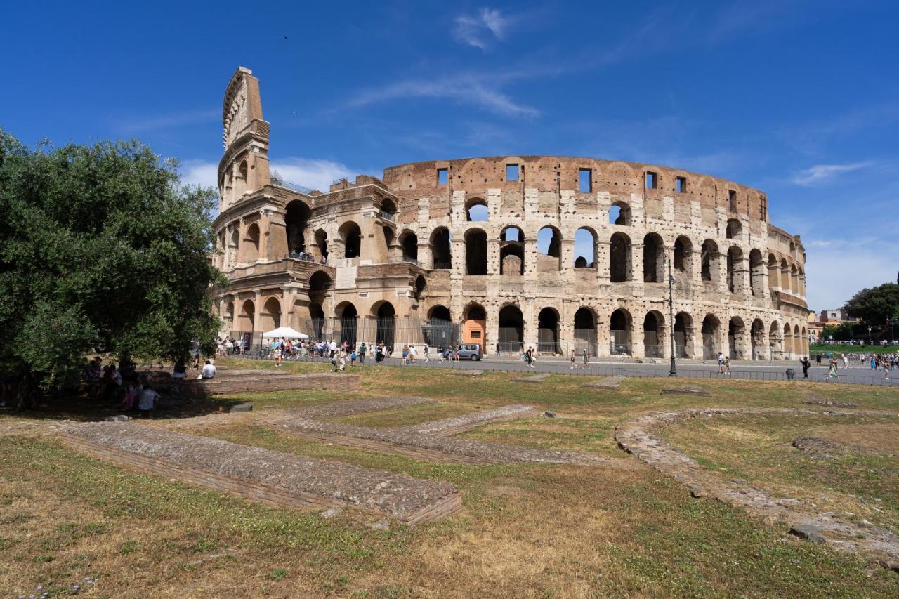 Colosseo Luxe Apartment In The Center Of Рим Екстериор снимка