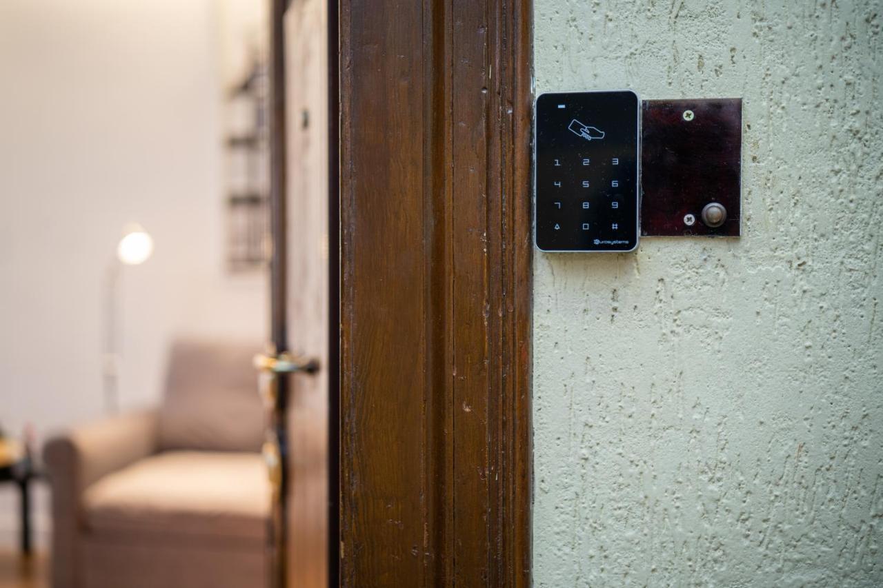 Colosseo Luxe Apartment In The Center Of Рим Екстериор снимка