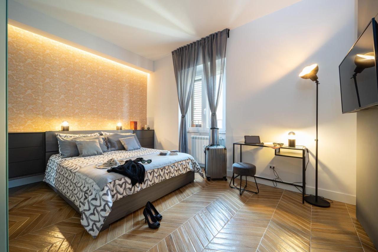 Colosseo Luxe Apartment In The Center Of Рим Екстериор снимка